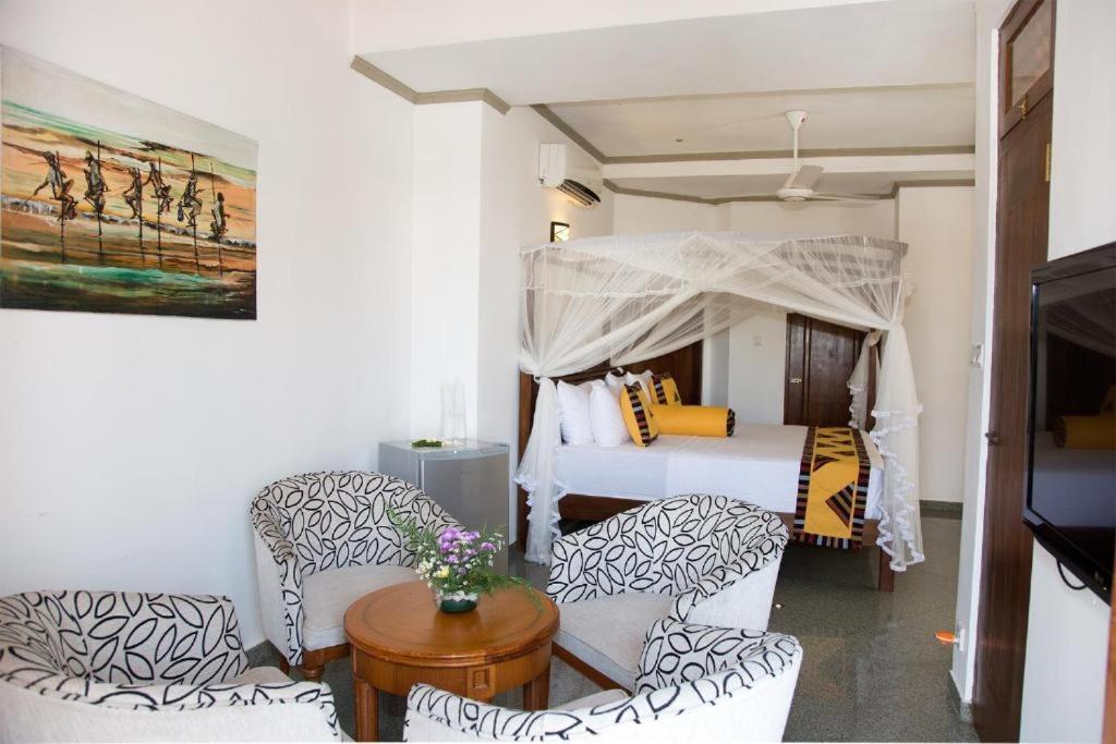 Suriya Arana Negombo Exterior foto
