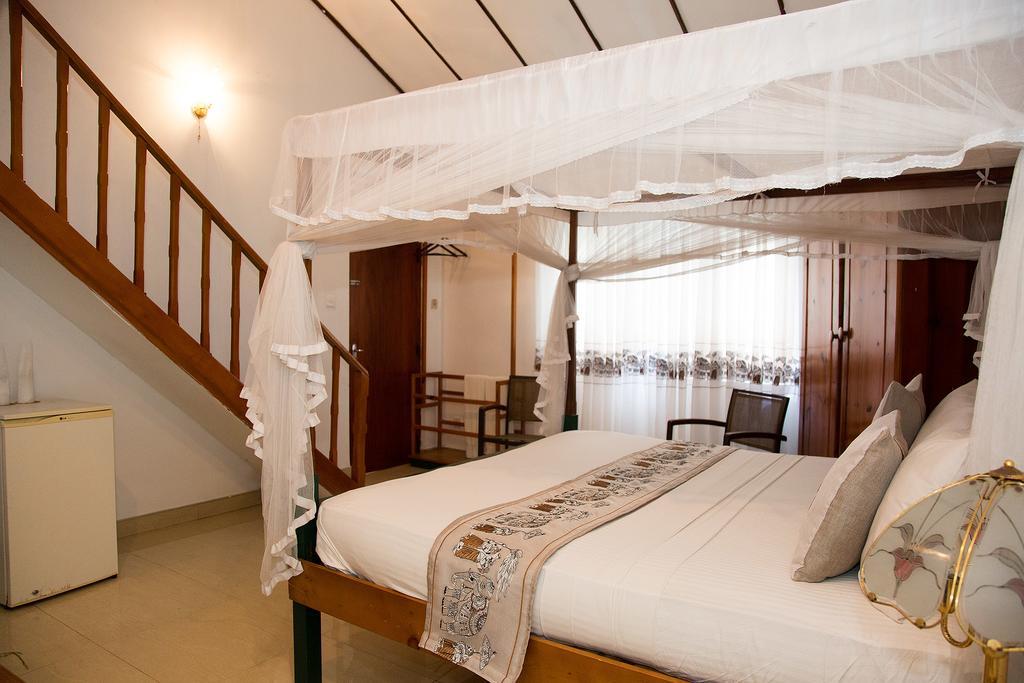 Suriya Arana Negombo Exterior foto